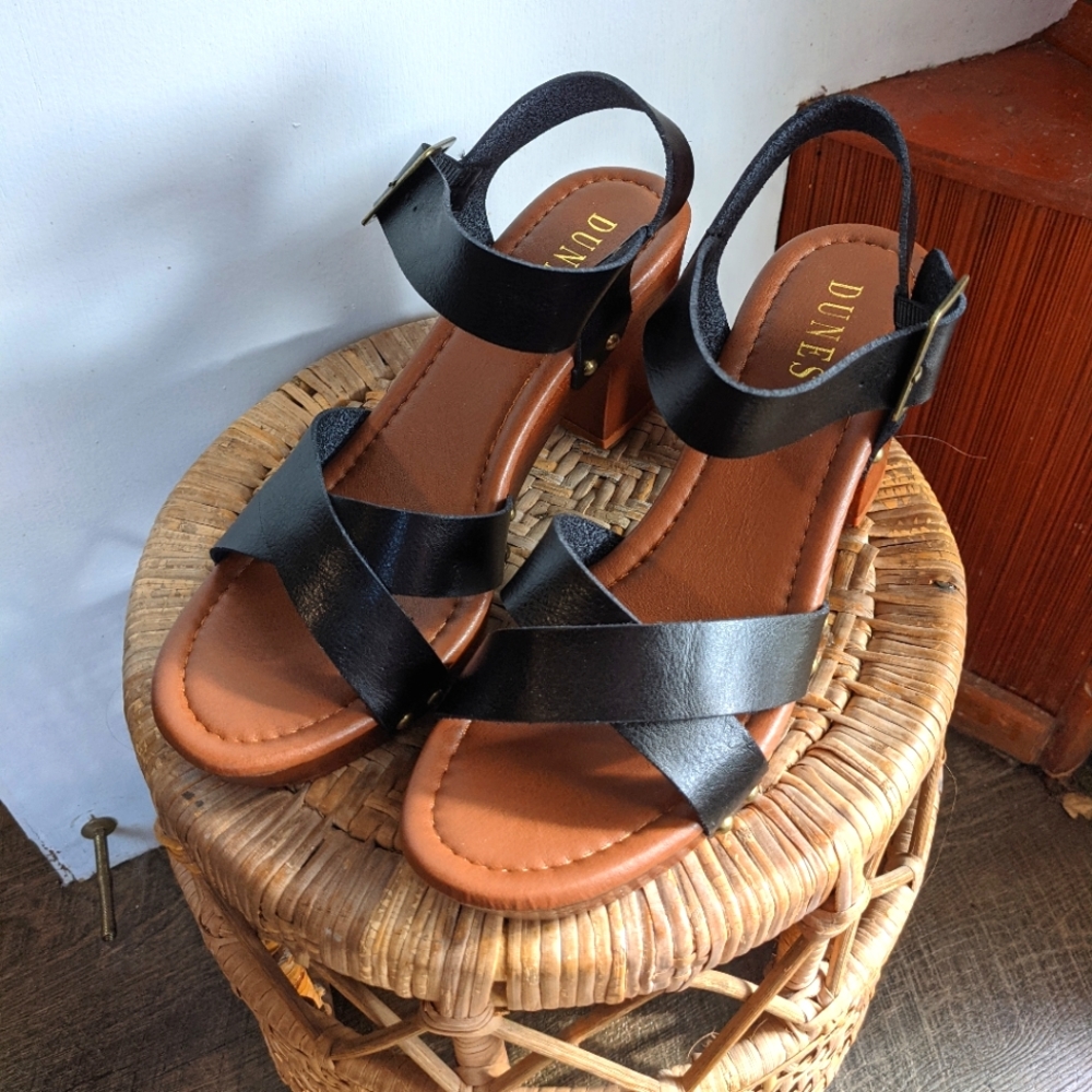 Dunes Women's Sayer Faux Wood Sandal